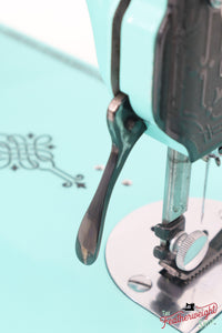 Singer Featherweight 221, RARE - Blackside, AG014*** - Fully Restored in Tiffany Blue
