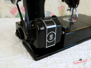Load image into Gallery viewer, Singer Featherweight 221 Sewing machine, 1935 AD880***