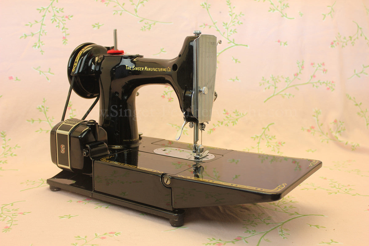 Singer Featherweight 222K Sewing Machine EP542***