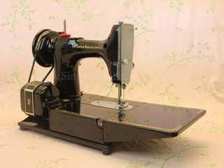 Load image into Gallery viewer, Singer Featherweight 222K Sewing Machine EP542***