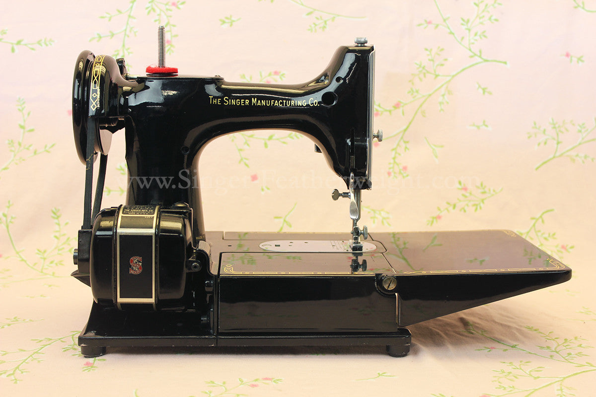 Singer Featherweight 222K Sewing Machine EP542***