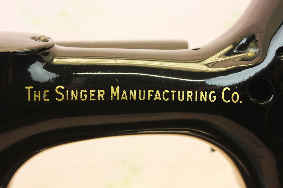 Singer Featherweight 222K Sewing Machine EP542***