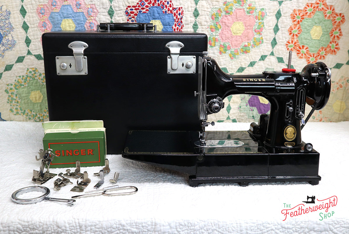 Singer Featherweight 222K Sewing Machine EK6362**