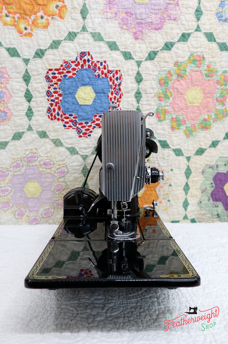 Singer Featherweight 222K Sewing Machine EK6362**