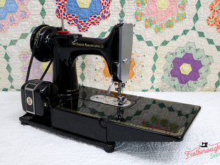 Load image into Gallery viewer, Singer Featherweight 222K Sewing Machine EK6362**