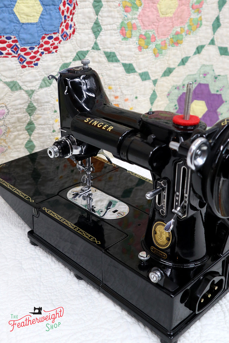 Singer Featherweight 222K Sewing Machine EK6362**