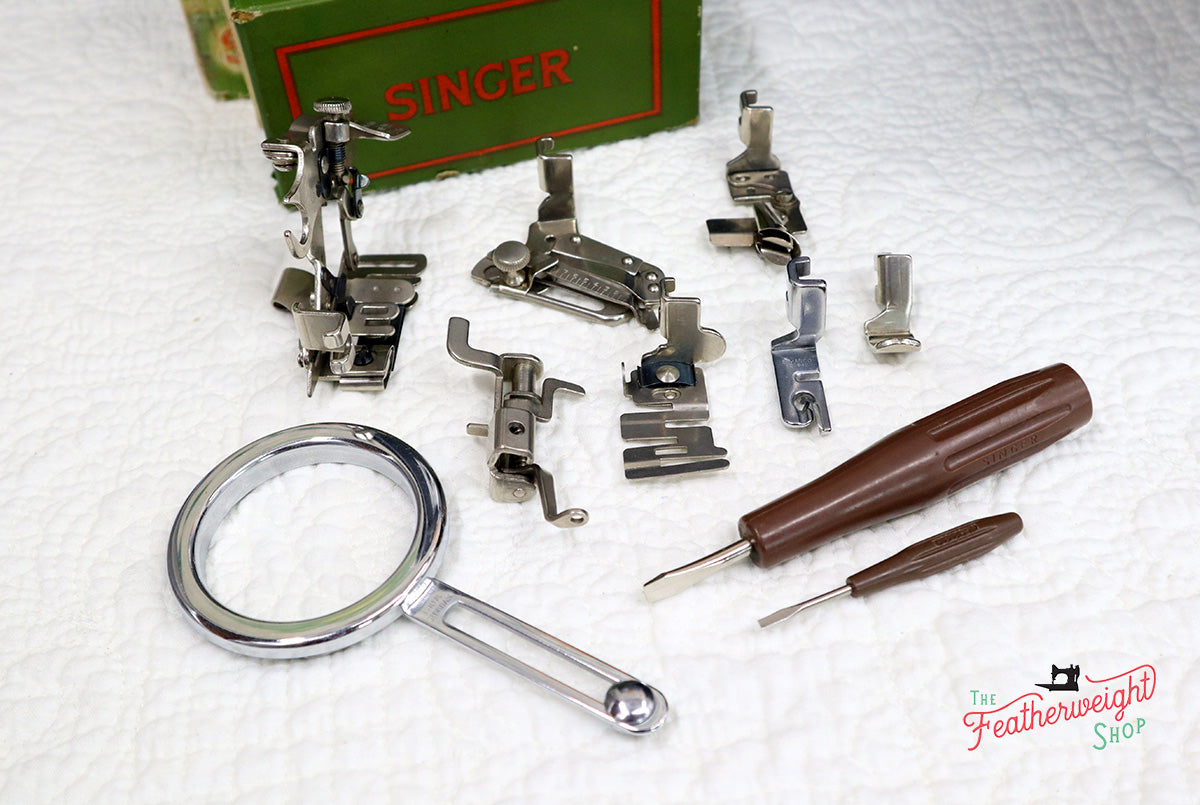 Singer Featherweight 222K Sewing Machine EN136***