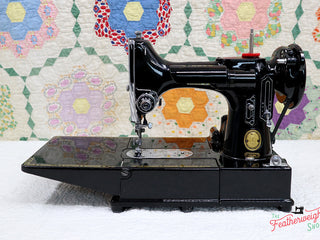Load image into Gallery viewer, Singer Featherweight 222K Sewing Machine EN136***