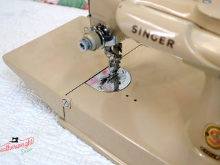 Load image into Gallery viewer, Singer Featherweight 221 Sewing Machine, TAN ES876***