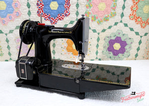 Singer Featherweight 222K Sewing Machine EN136***