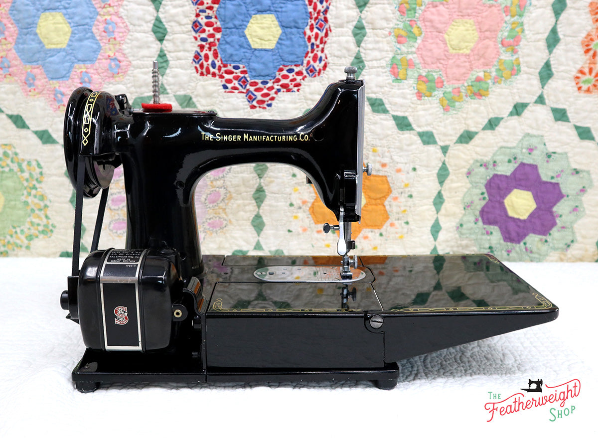 Singer Featherweight 222K Sewing Machine EN136***