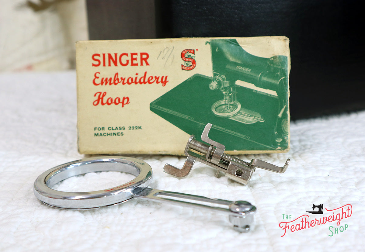 Singer Featherweight 222K Sewing Machine, RED "S" EP758***