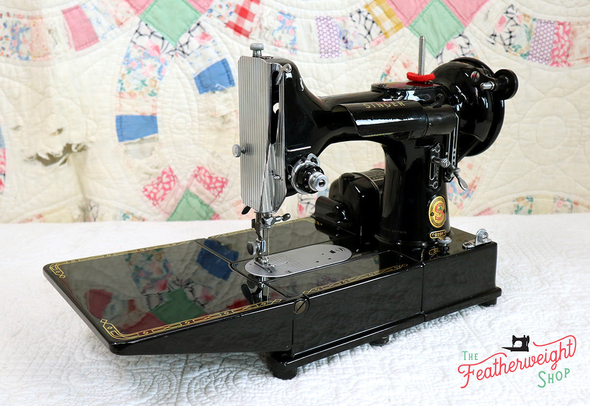 Singer Featherweight 222K Sewing Machine, RED "S" EP758***