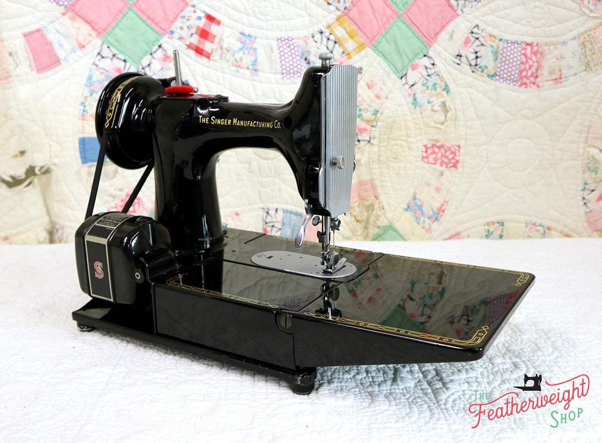 Singer Featherweight 222K Sewing Machine, RED "S" EP758***