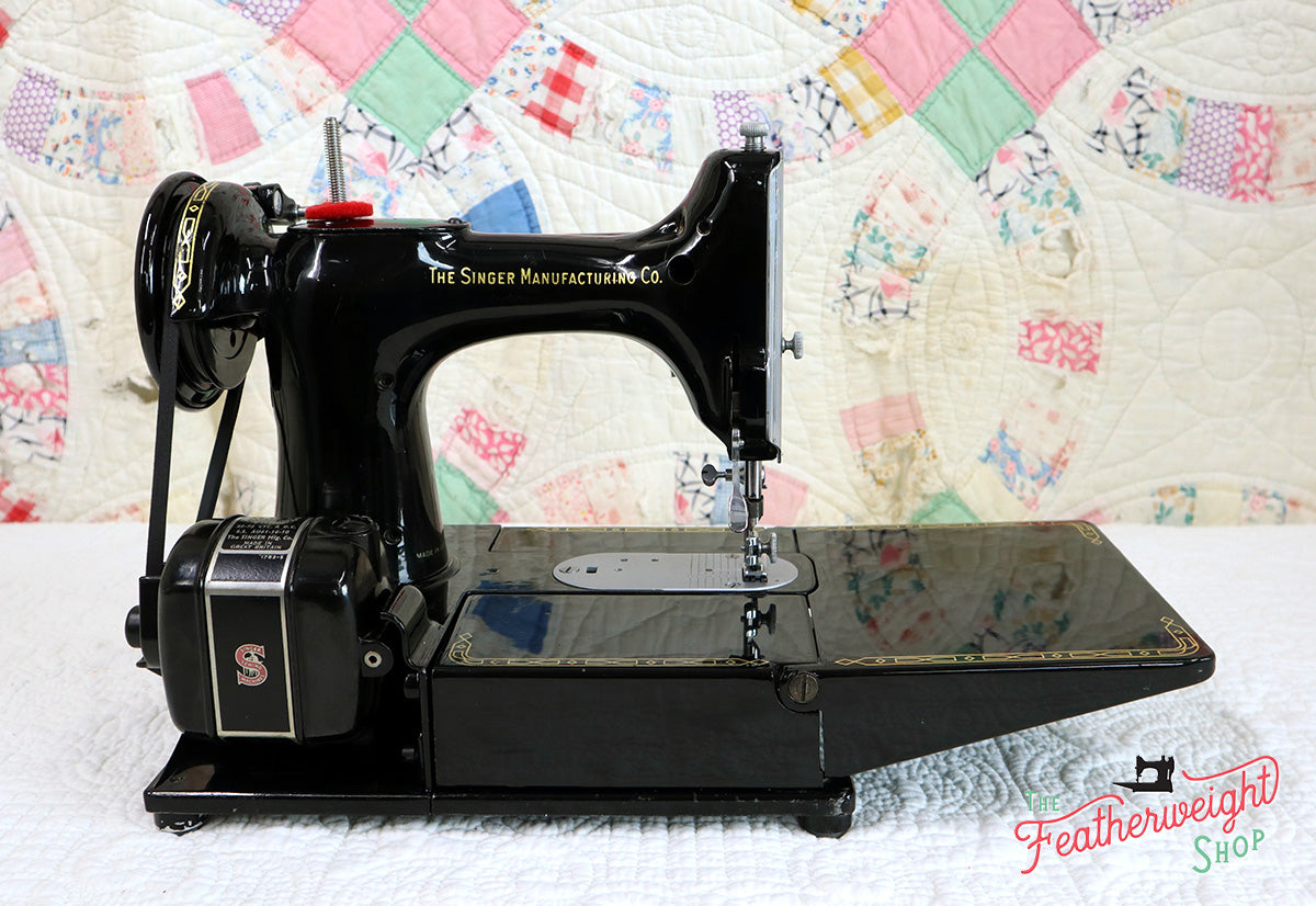 Singer Featherweight 222K Sewing Machine, RED "S" EP758***