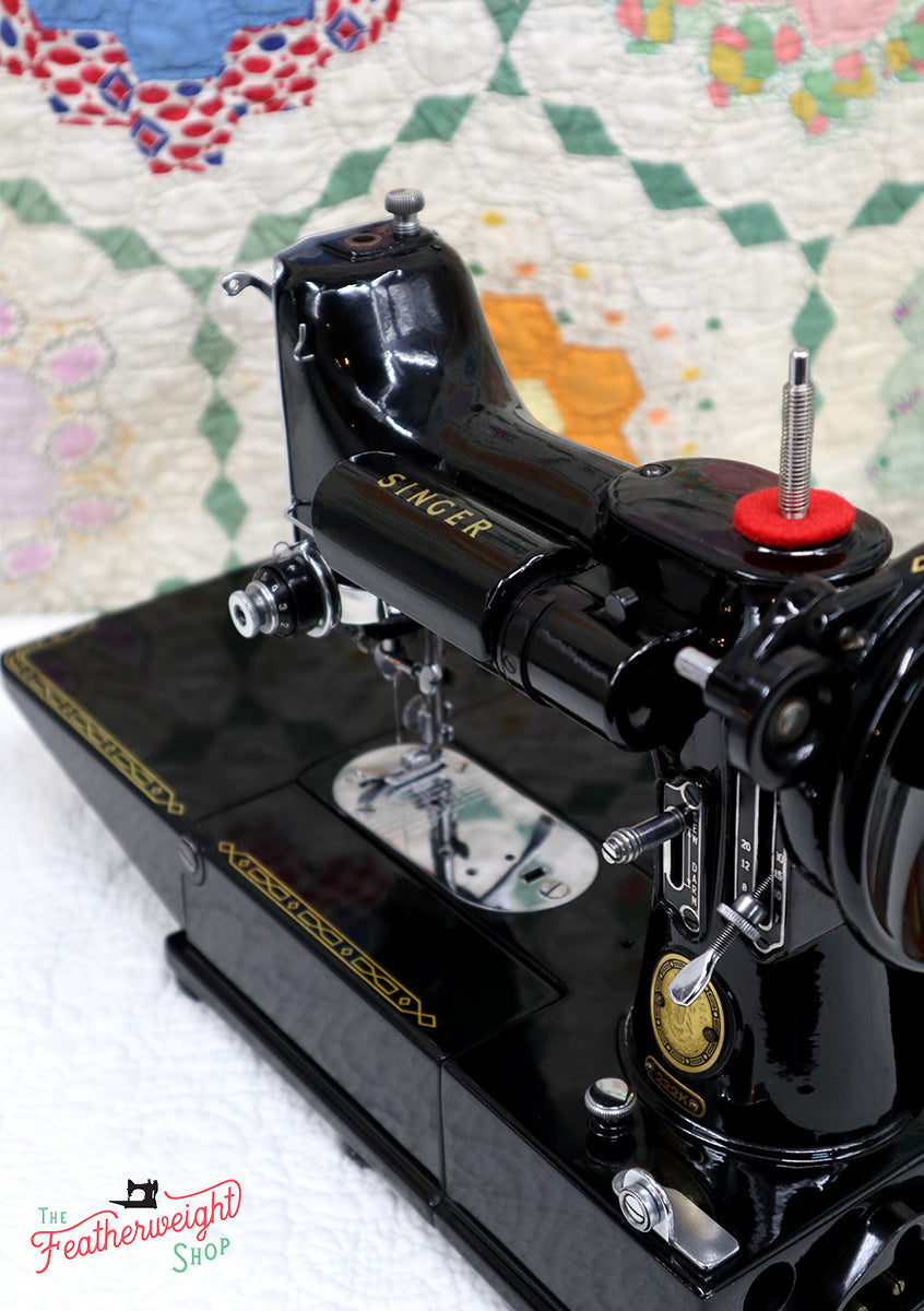 Singer Featherweight 222K Sewing Machine EN136***