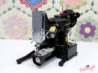 Load image into Gallery viewer, Singer Featherweight 222K Sewing Machine EN136***
