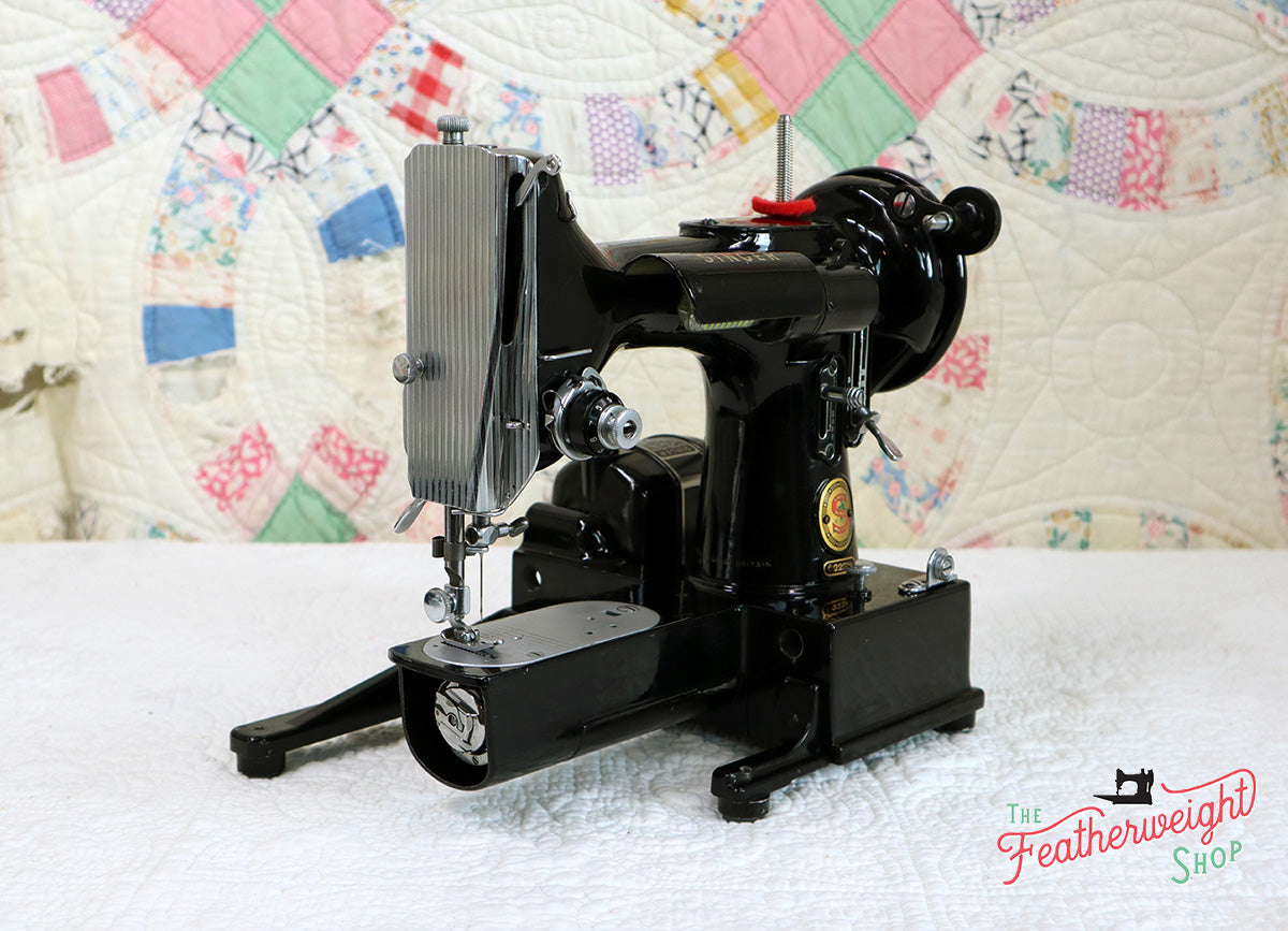 Singer Featherweight 222K Sewing Machine, RED "S" EP758***