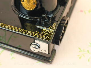 Load image into Gallery viewer, Singer Featherweight 221 Sewing machine, 1933 AD546***