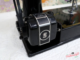 Load image into Gallery viewer, Singer Featherweight 221 Sewing Machine, AE789***