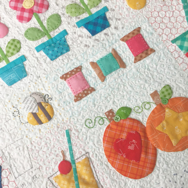 PATTERN BOOK, Bee Happy Quilt by Lori Holt