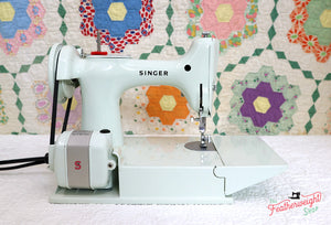 Singer Featherweight 221K Sewing Machine, WHITE EV942***