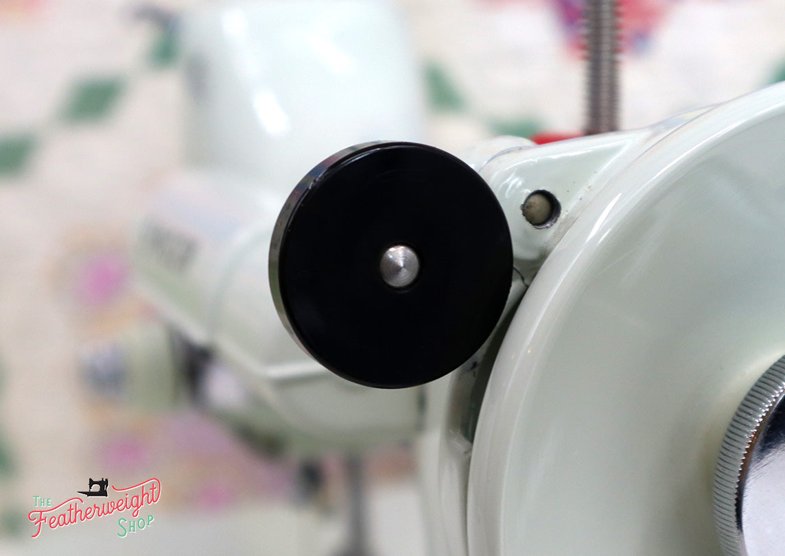 Singer Featherweight 221K Sewing Machine, WHITE EV942***