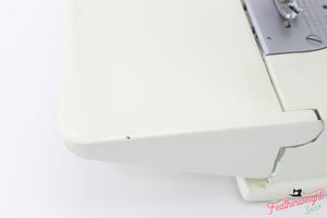 Singer Featherweight 221 Sewing Machine, WHITE FA227***