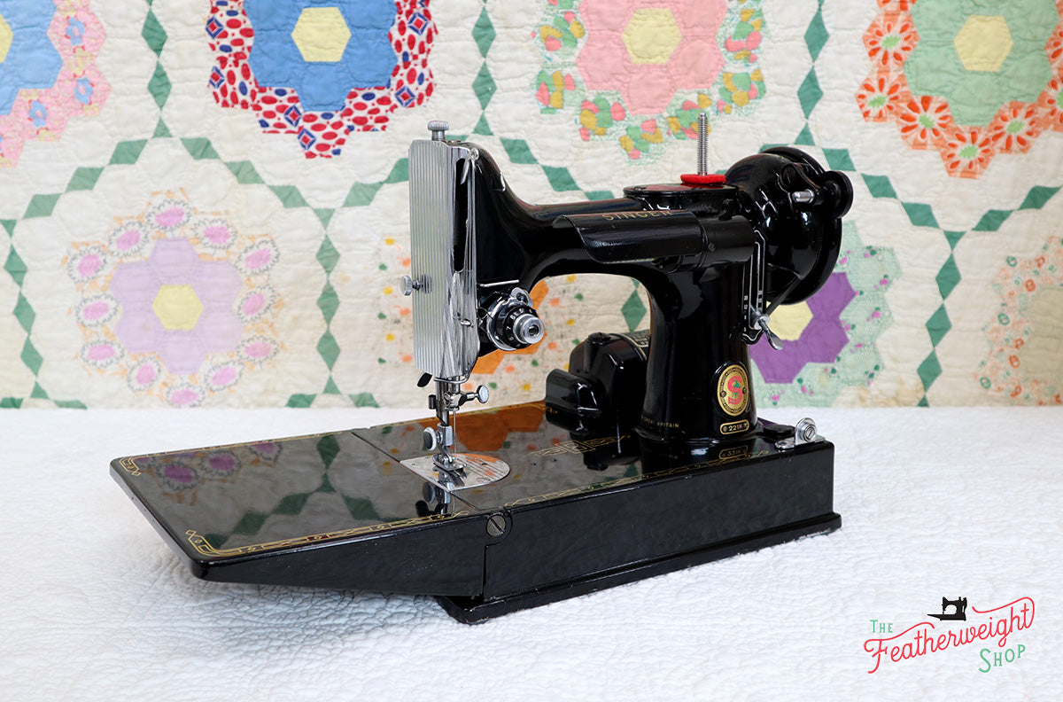 Singer Featherweight 221K Sewing Machine RED "S" ES652***