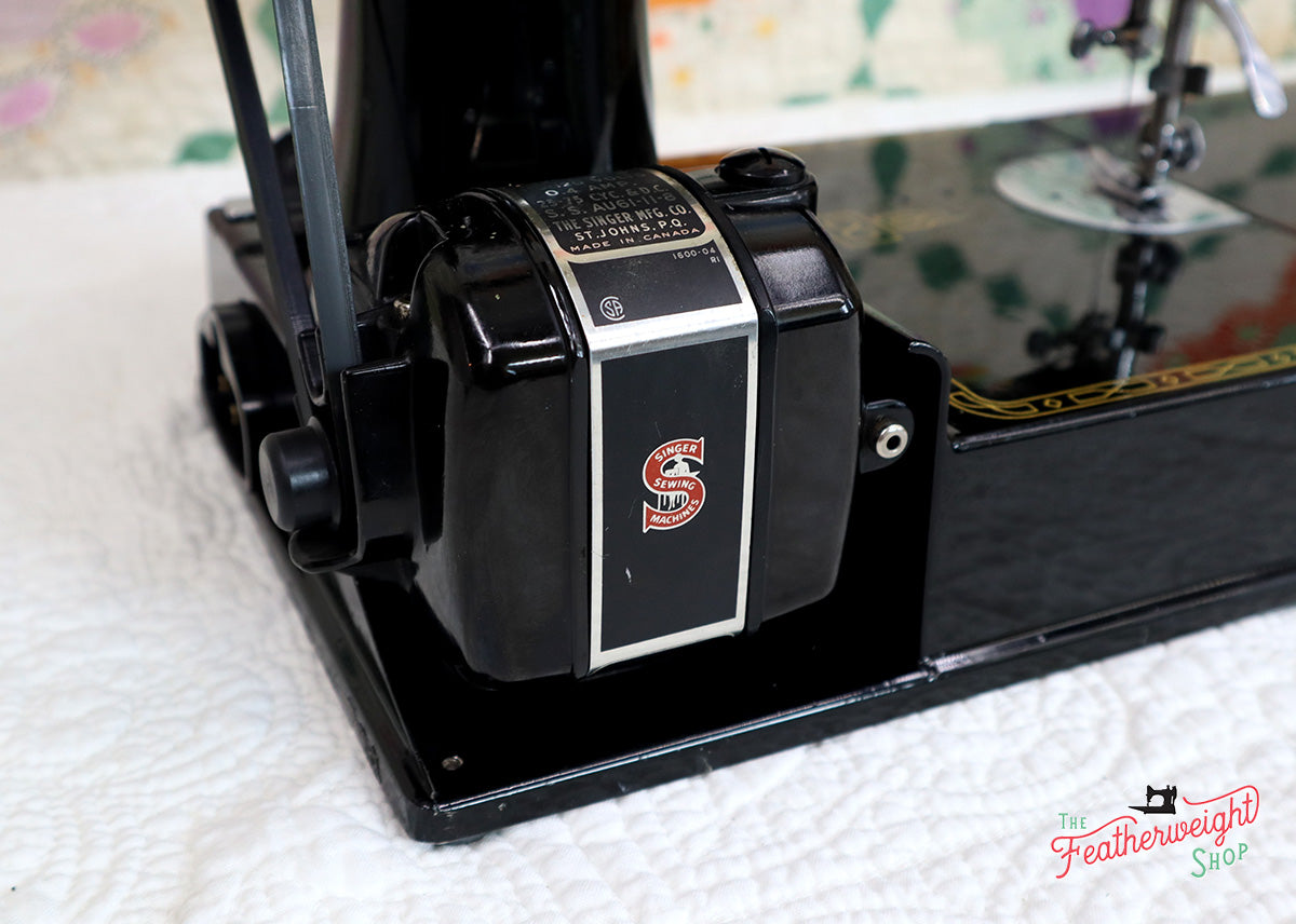 Singer Featherweight 221K Sewing Machine RED "S" ES652***