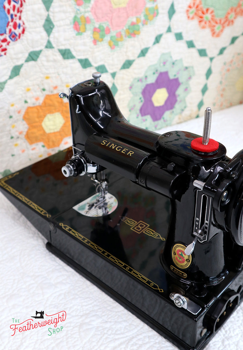 Singer Featherweight 221K Sewing Machine RED "S" ES652***