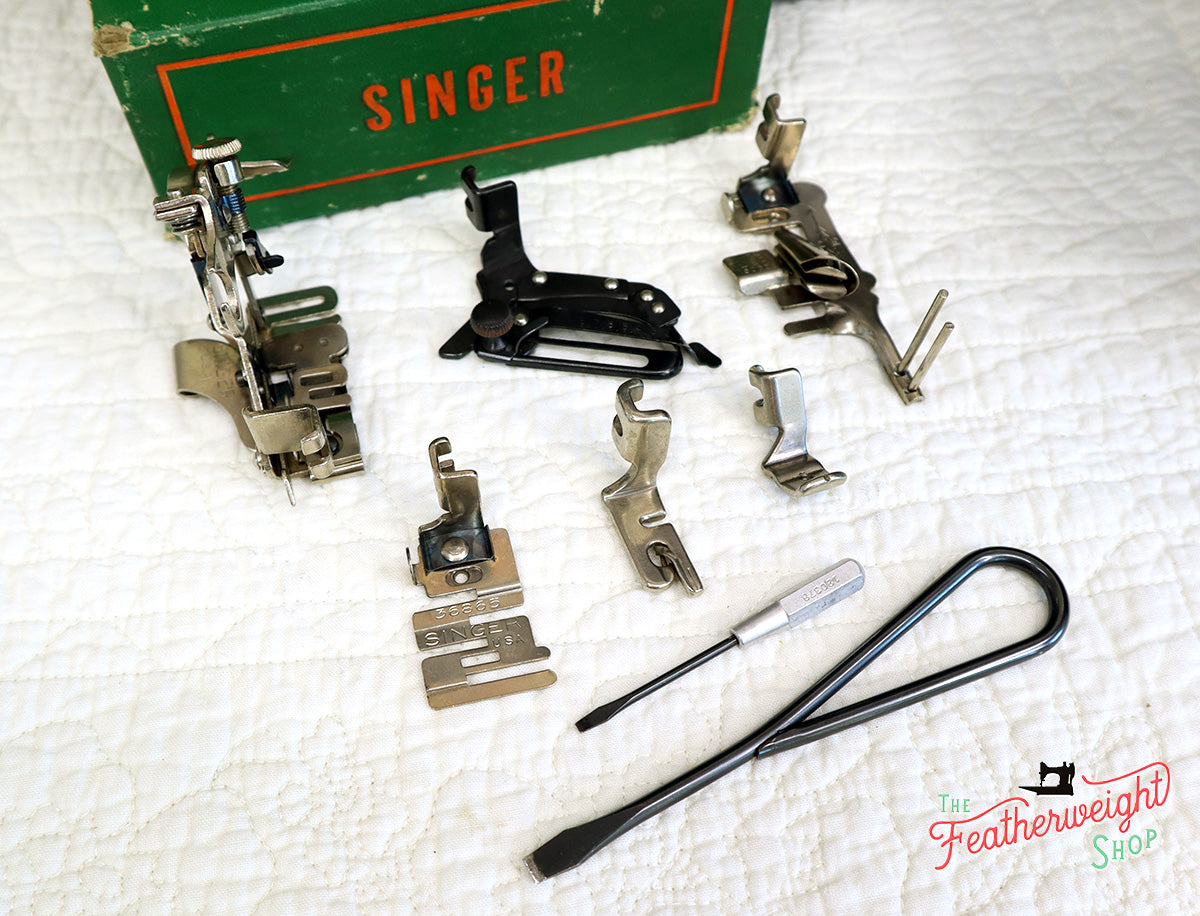 Singer Featherweight 221 Sewing Machine, AK774***