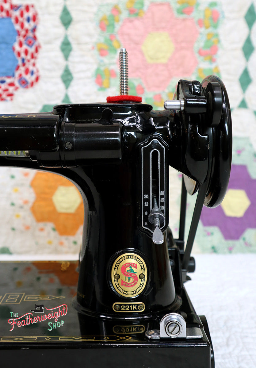 Singer Featherweight 221K Sewing Machine RED "S" ES652***