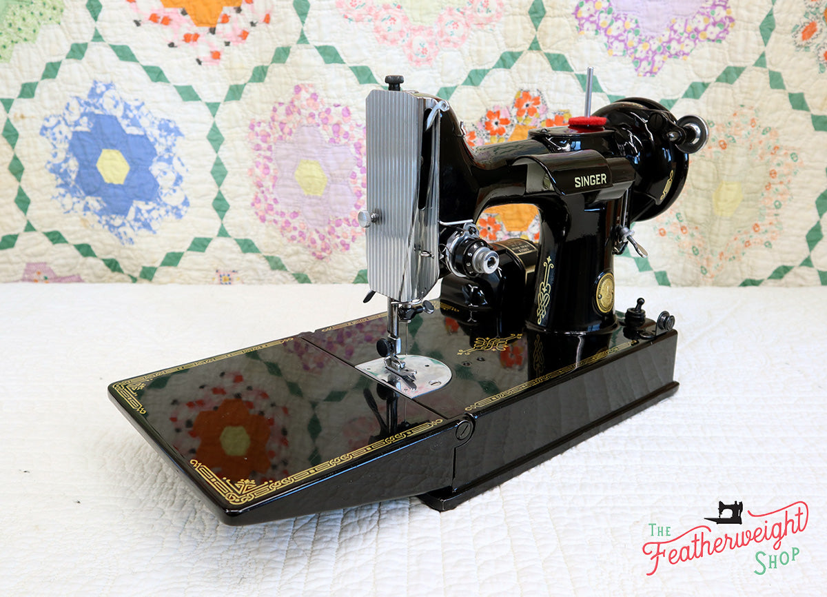 Singer Featherweight 221 Sewing Machine, AK774***