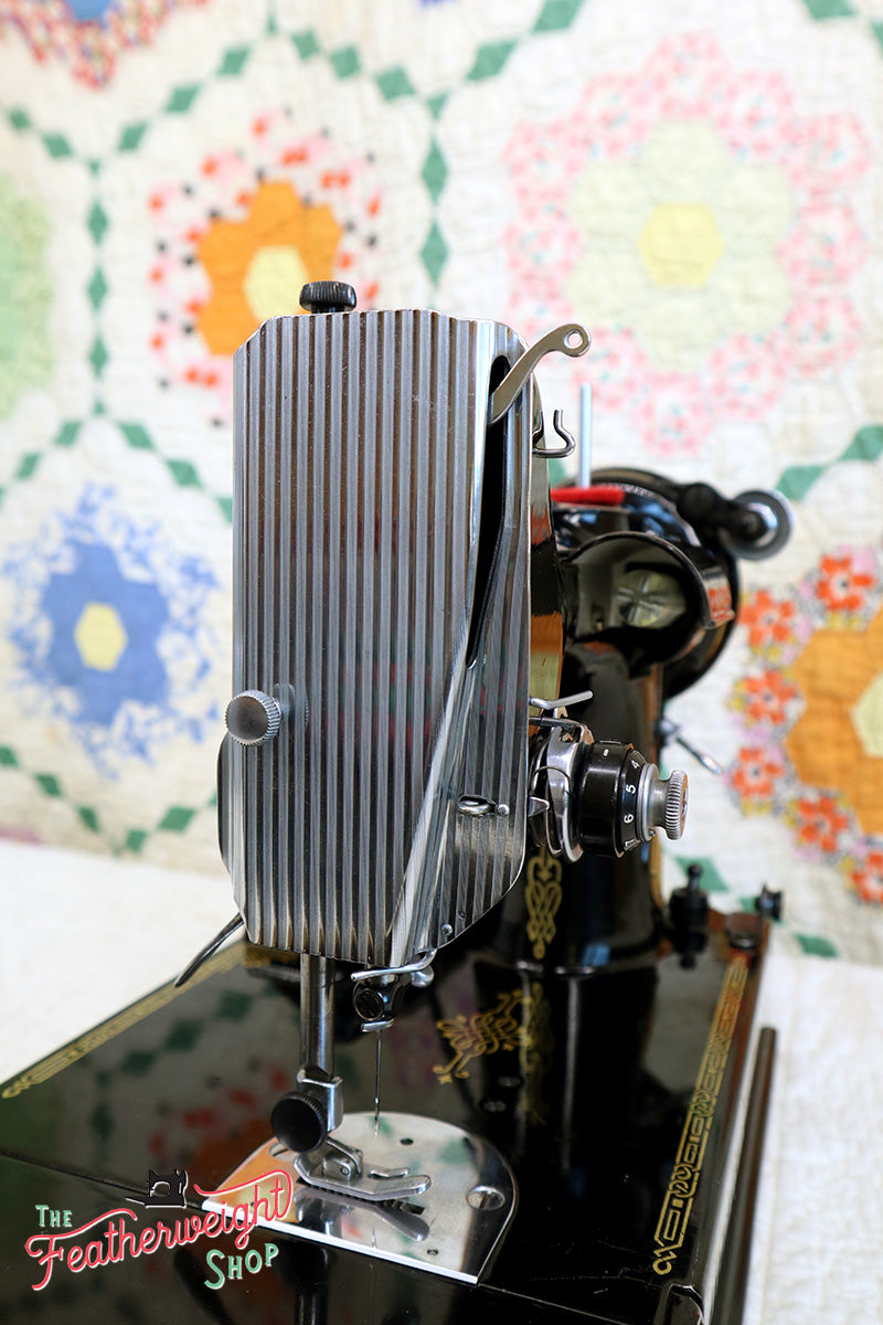 Singer Featherweight 221 Sewing Machine, AK774***