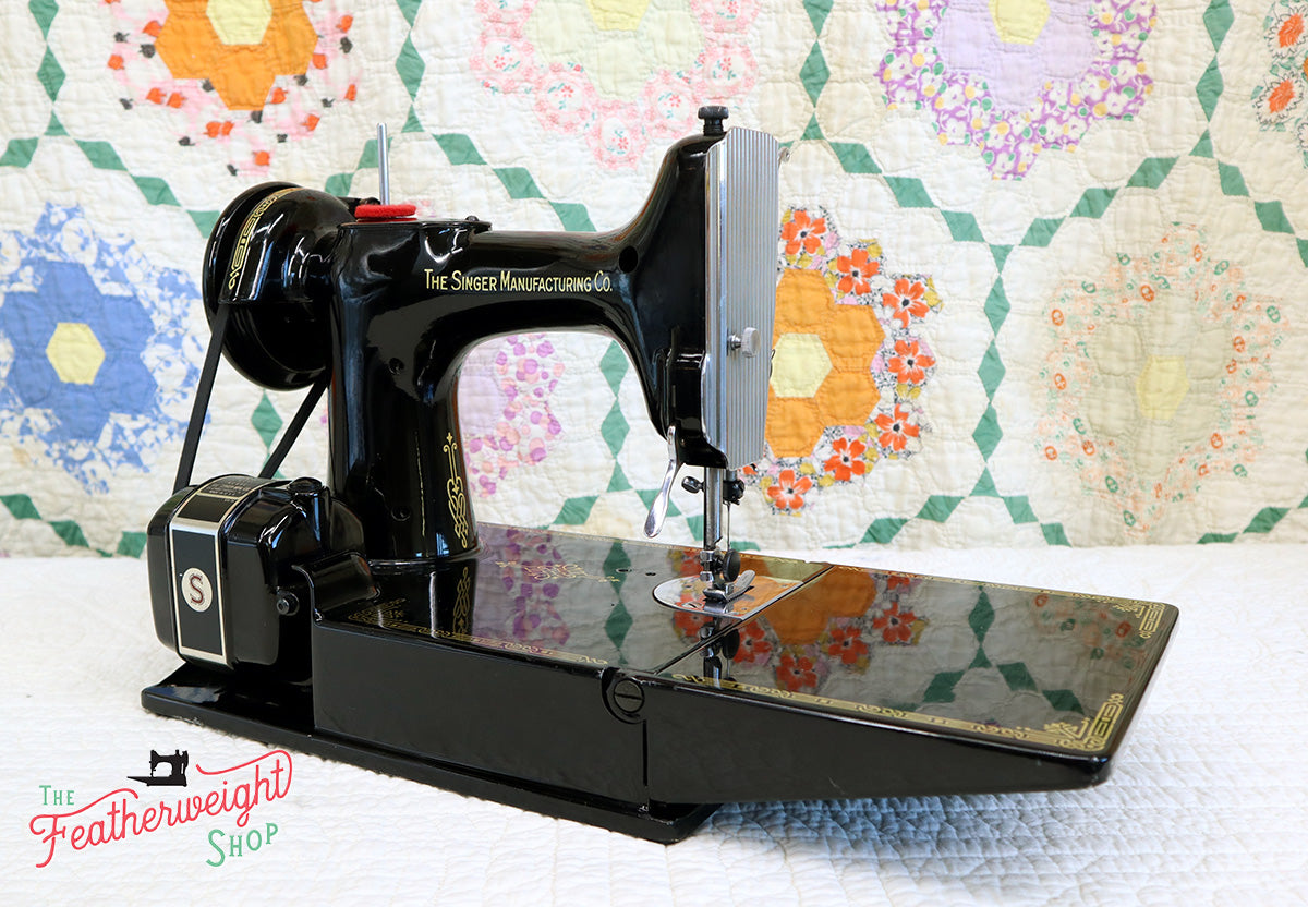 Singer Featherweight 221 Sewing Machine, AK774***