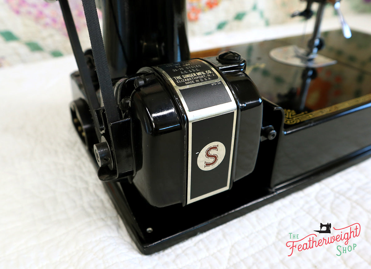 Singer Featherweight 221 Sewing Machine, AK774***