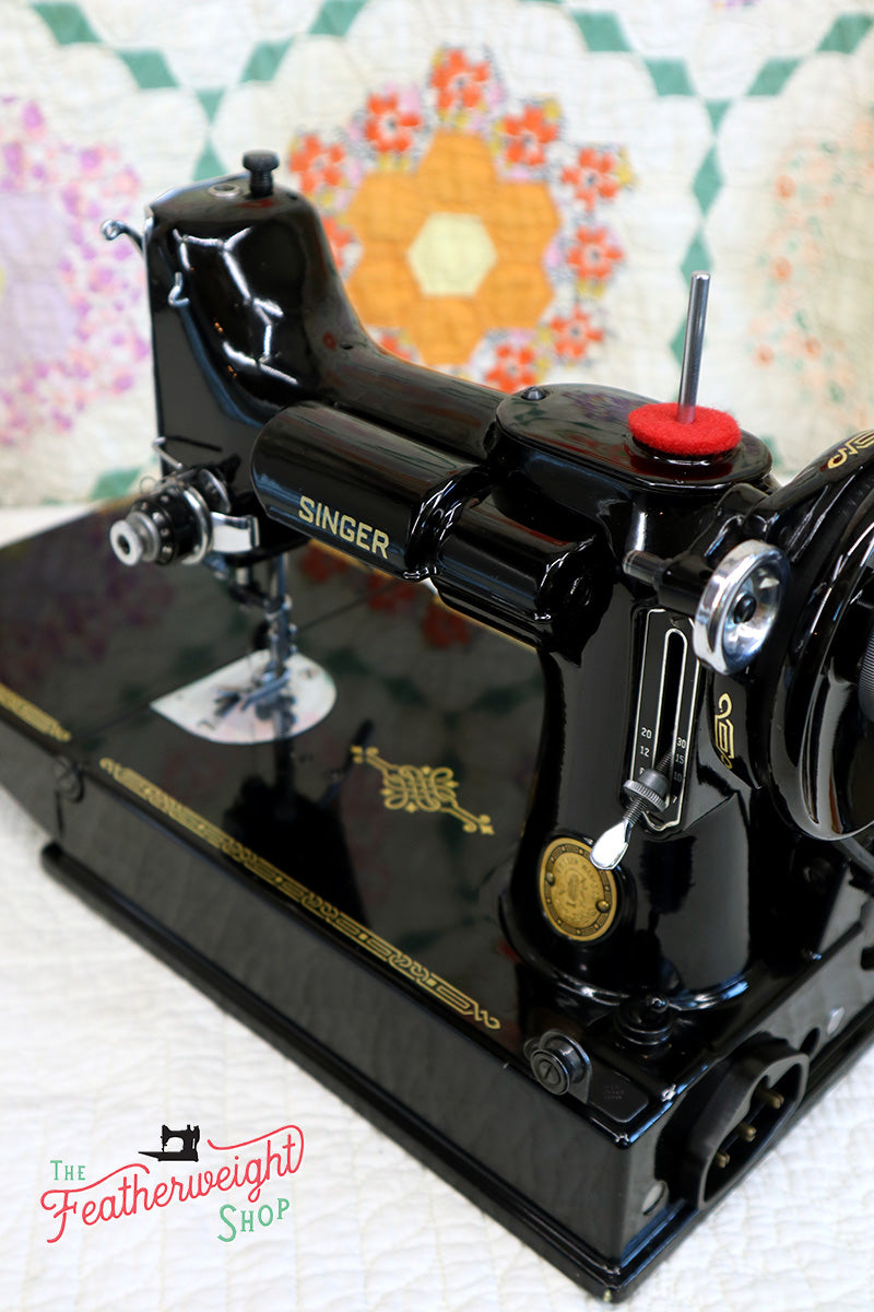 Singer Featherweight 221 Sewing Machine, AK774***