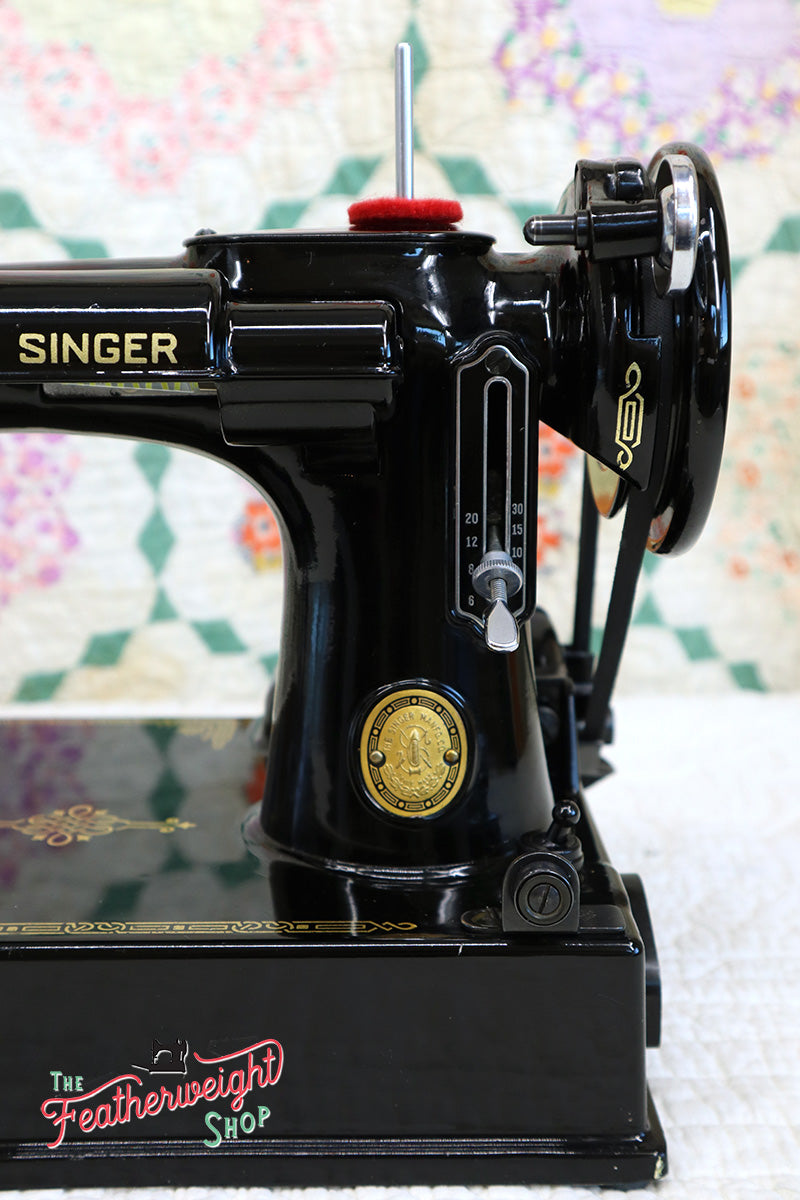 Singer Featherweight 221 Sewing Machine, AK774***