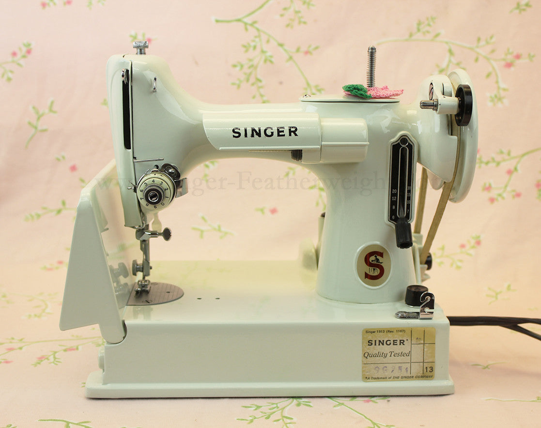 Singer Featherweight 221 Sewing Machine, WHITE FA128***