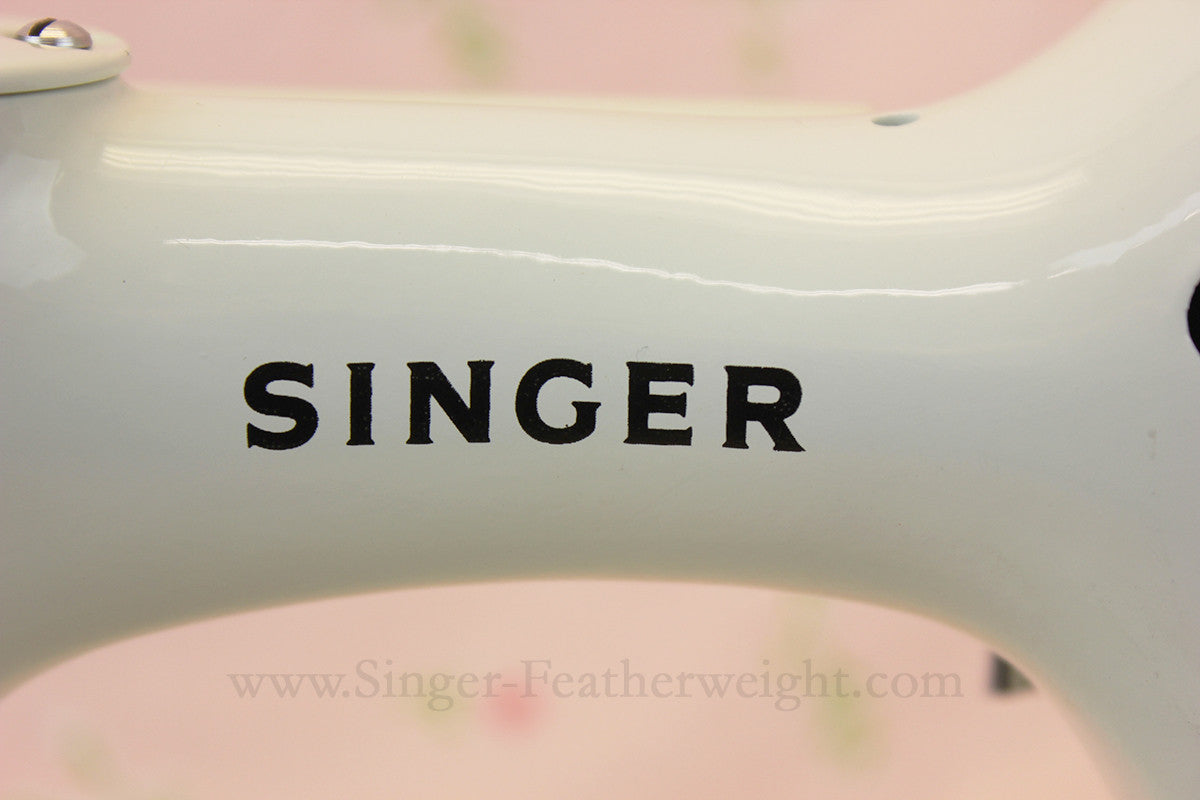 Singer Featherweight 221 Sewing Machine, WHITE FA128***