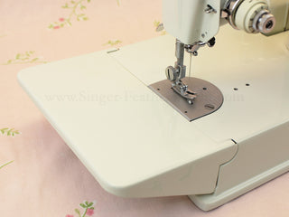 Load image into Gallery viewer, Singer Featherweight 221 Sewing Machine, WHITE FA128***