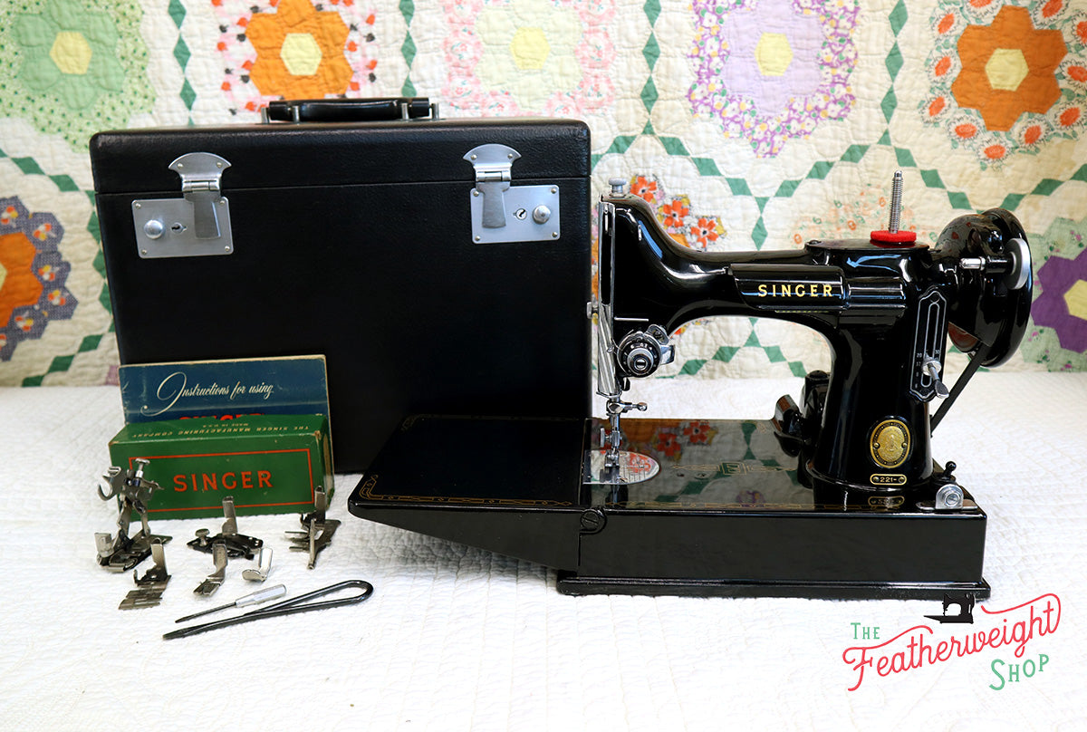 Singer Featherweight 221 Sewing Machine, AM372***