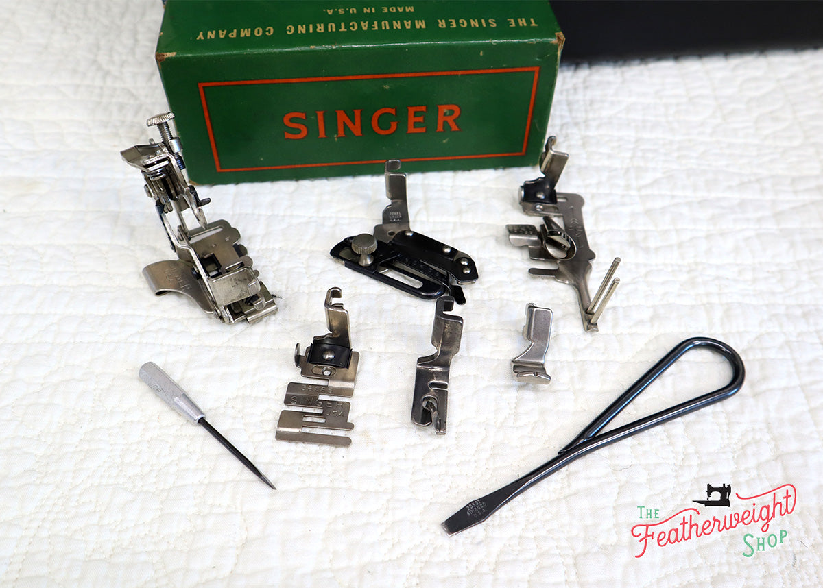 Singer Featherweight 221 Sewing Machine, AM372***