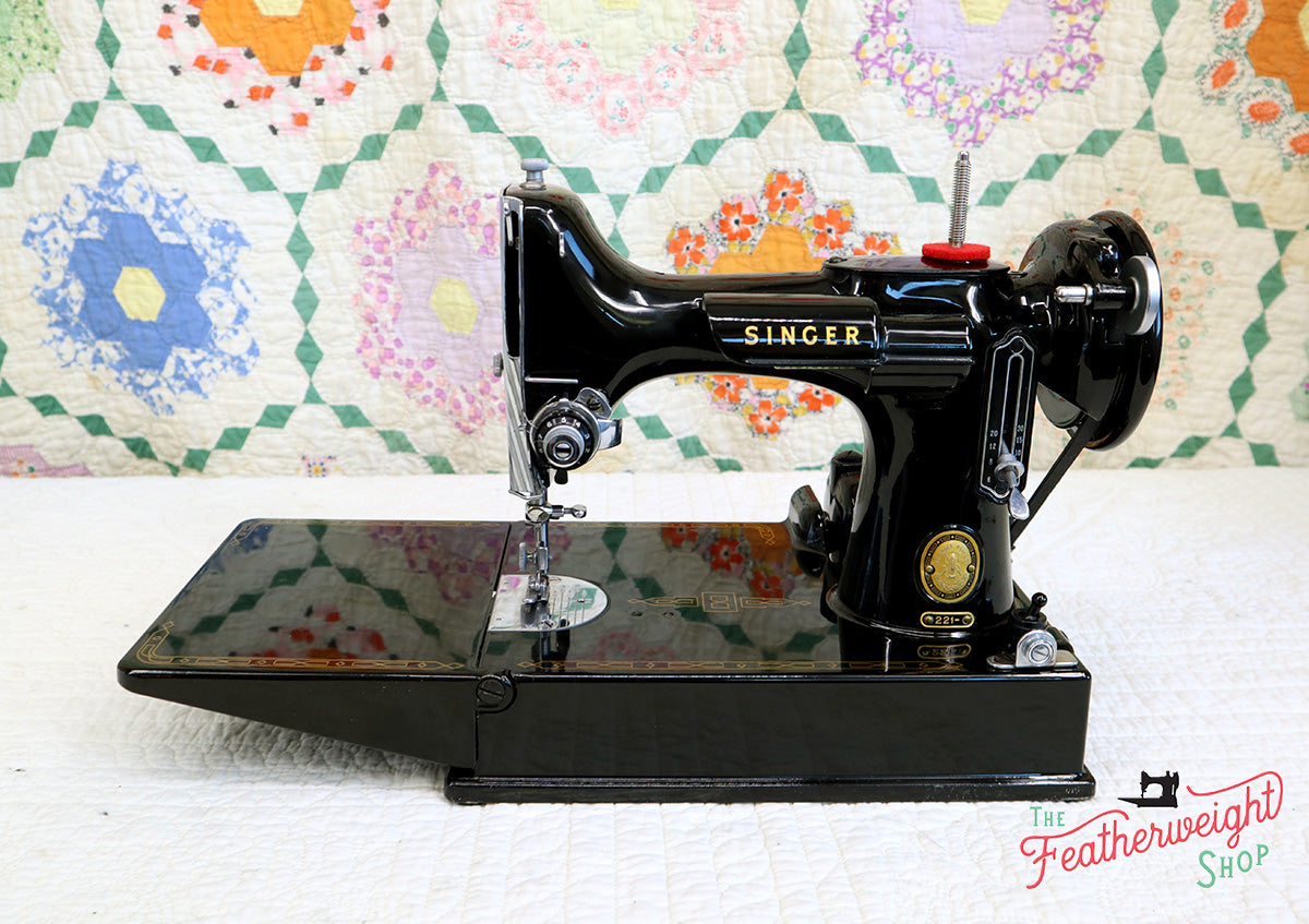 Singer Featherweight 221 Sewing Machine, AM372***