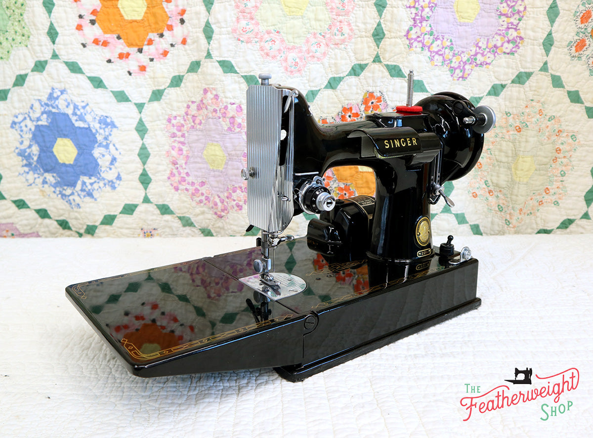 Singer Featherweight 221 Sewing Machine, AM372***