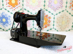 Singer Featherweight 221 Sewing Machine, AM372***