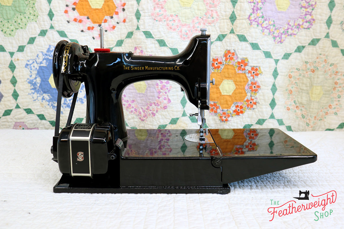 Singer Featherweight 221 Sewing Machine, AM372***