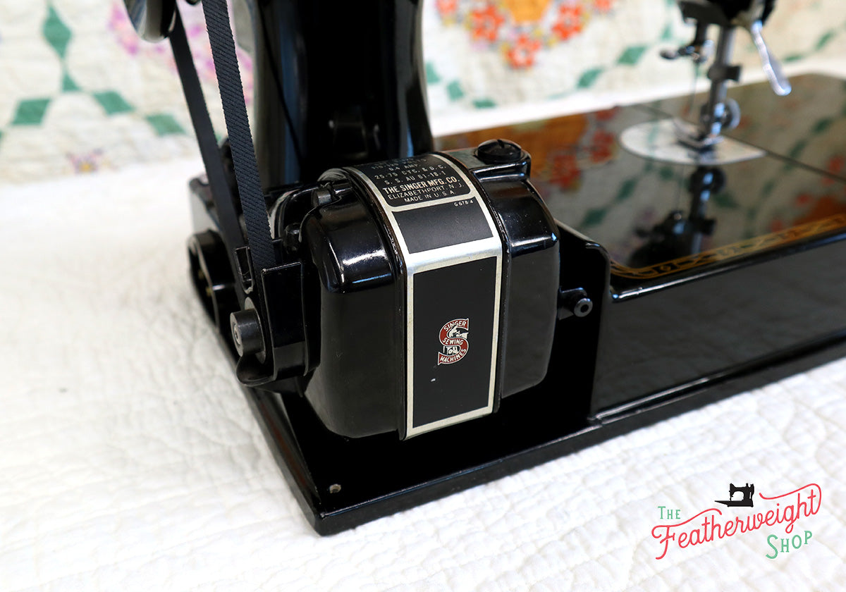 Singer Featherweight 221 Sewing Machine, AM372***