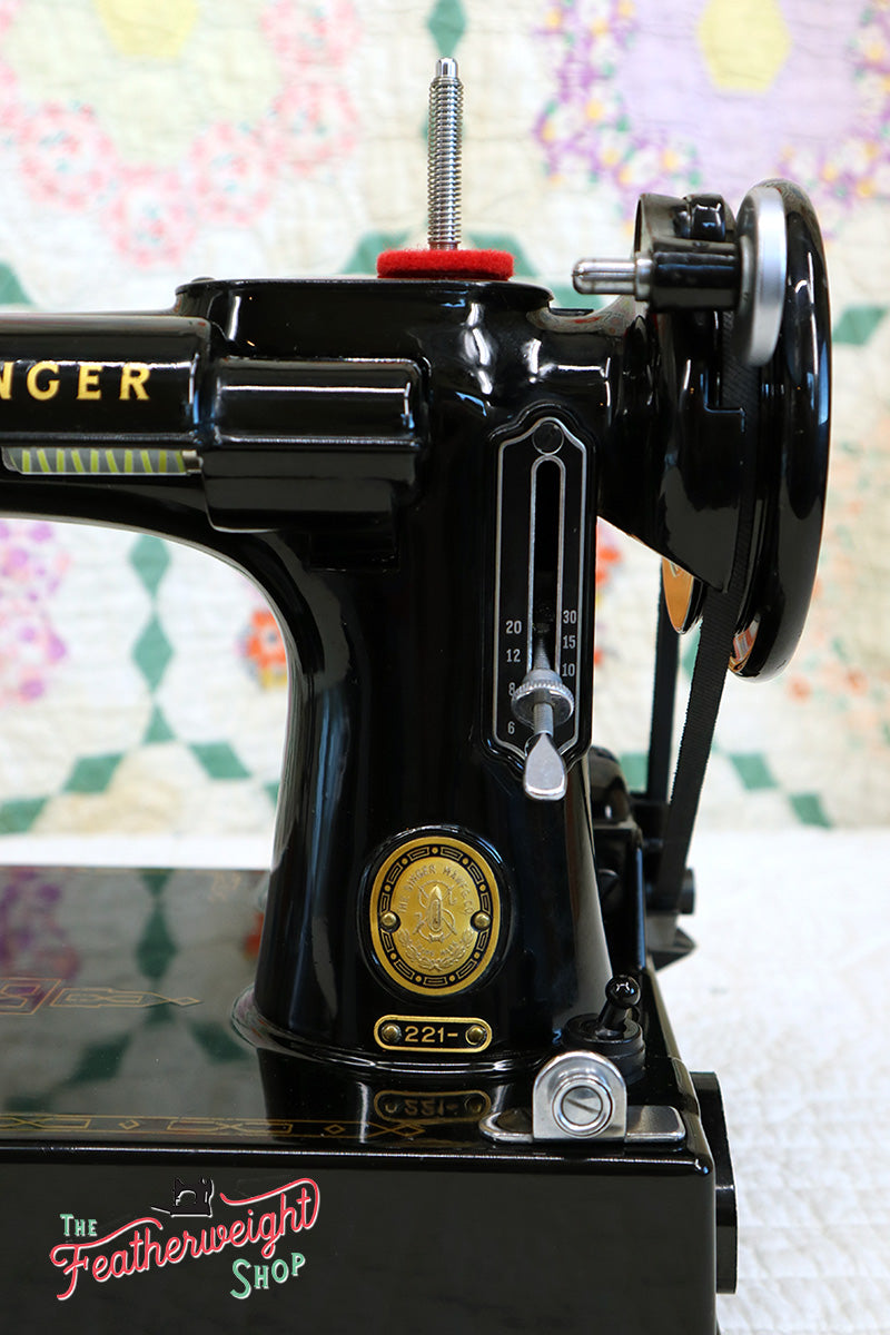 Singer Featherweight 221 Sewing Machine, AM372***